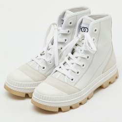 Pre Owned حذاء رياضي جيمي تشو مرتفع من أعلى جلد أبيض وسويدي مقاس 38.5