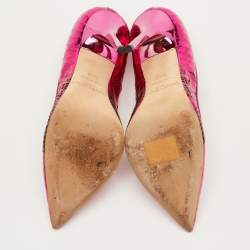 مملوكة مسبقًا حذاء جيمي تشو جلد وردي بنقشة جلد الثعبان لامع بمقدمة مدببة مقاس 34.5