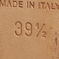 مملوكة مسبقًا حذاء كعب عالي جيمي تشو مقدمة مدببة أنوك جلد لاع وغليتر ذهبي مقاس 39