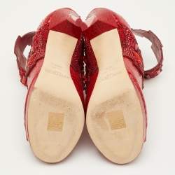 مملوكة مسبقًا حذاء بوت للكاحل جيمي تشو جينغ جلد أفعى أحمر مزين بالكريستال مقاس 38.5