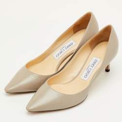 مملوكة مسبقًا Jimmy Choo Romy Size 36 Light Grey Leather Pointed Toe Pumps