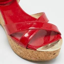 مملوكة مسبقًا صندل جيمي تشو بانثر جلد براء لامع أحمر منصات من الفلين بحزام للكاحل مقاس 39