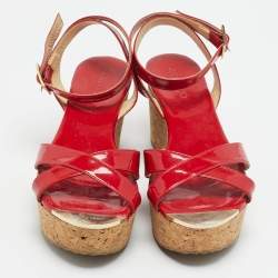 مملوكة مسبقًا صندل جيمي تشو بانثر جلد براء لامع أحمر منصات من الفلين بحزام للكاحل مقاس 39