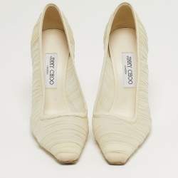 مملوكة مسبقًا حذاء كعب عالي جيمي تشو مقدمة مدببة مزخرف لؤلؤ رومي كانفاس أبيض مقاس 39.5