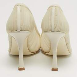 مملوكة مسبقًا حذاء كعب عالي جيمي تشو مقدمة مدببة مزخرف لؤلؤ رومي كانفاس أبيض مقاس 39.5