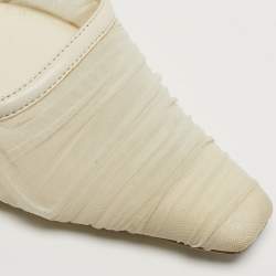 مملوكة مسبقًا حذاء كعب عالي جيمي تشو مقدمة مدببة مزخرف لؤلؤ رومي كانفاس أبيض مقاس 39.5