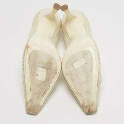 مملوكة مسبقًا حذاء كعب عالي جيمي تشو مقدمة مدببة مزخرف لؤلؤ رومي كانفاس أبيض مقاس 39.5