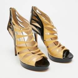 Pre Owned صندل جيمي تشو جلد بيج/أسود لامع بسيور نعل سميك مقاس 39