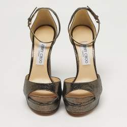 مملوكة مسبقًا صندل جيمي تشو فضي معدني قماش شبكي وجلد مزين بالكريستال سير كاحل مقاس 38