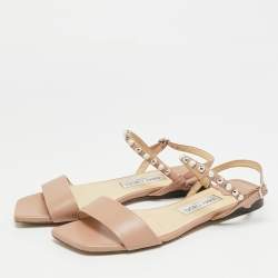 مملوكة مسبقًا صندل جيمي تشو عادرا جلد بيج بحزام للكاحل مسطح مقاس 39 