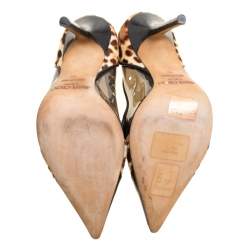 مملوكة مسبقًا حذاء كعب عالي جيمي تشو مقدمة مدببة بينيز شعر مهر طباعة فهد وجلد أسود مقاس 35