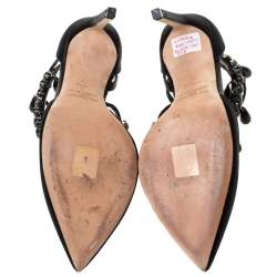 مملوكة مسبقًا ح ذاء كعب عالي جيمي تشو "فيكتوريا" مزخرف لؤلؤ أسود ساتان أسود مقاس 39