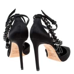 مملوكة مسبقًا حذاء كعب عالي جيمي تشو "فيكتوريا" مزخرف لؤلؤ أسود ساتان أسود مقاس 39