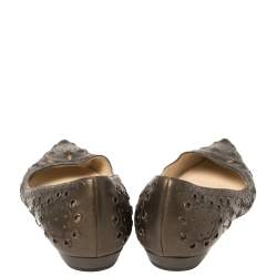 مملوكة مسبقًا حذاء باليرينا فلات جيمي تشو مخرم مقدمة مدببة جلد مفرغ برونزي مقاس 37