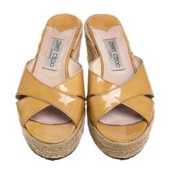 مملوكة مسبقًا صندل جيمى تشو سيور متقاطعة كعب روكى جلد  لامع أصفر مقاس 37.5