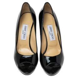 مملوكة مسبقًا حذاء كعب عالي جيمي تشو جلد لامع أسود مقدمة مفتوحة نعل سميك مقاس 38.5