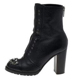 مملوكة مسبقًا بوت كاحل جيمي تشو داتشيت جلد أسود بزخارف كريستال مقاس 38.5