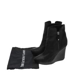 مملوكة مسبقًا Jimmy Choo Black Rugged Suede Britania Wedge Ankle Boots Size 40