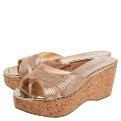 مملوكة مسبقًا صندل كعب روكي جيمي تشو نعل سميك فيلين سويدي ذهبي ميتالك مقاس 39