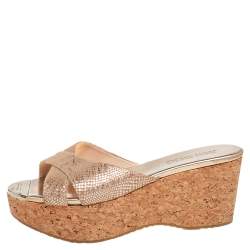 مملوكة مسبقًا صندل كعب روكي جيمي تشو نعل سميك فيلين سويدي ذهبي ميتالك مقاس 39