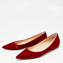 مملوكة مسبقًا Jimmy Choo Deep Red Velvet Romy Ballet Flats Size 35