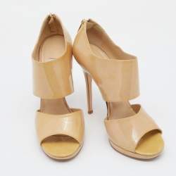 مملوكة مسبقًا صندل جيمي تشو "برايفيت" جلد بيج لامع مقاس 40.5