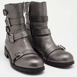 مملوكة مسبقًا حذاء بوت للكاحل جيمي تشو داوسون جلد رصاصي منقوش بإبزيم مزين مقاس 39