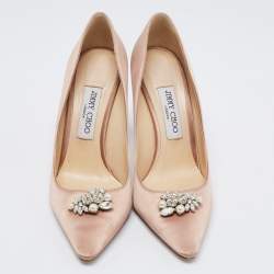 مملوكة مسبقًا حذاء كعب عالي جيمي تشو ساتان وردي فاتح مزين إبزيم مزخرف كريستال مقاس 39