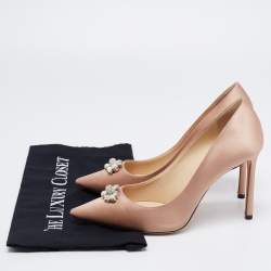 مملوكة مسبقًا حذاء كعب عالي جيمي تشو ساتان وردي فاتح مزين إبزيم مزخرف كريستال مقاس 39