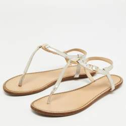 مملوكة مسبقًا Jimmy Choo Silver Textured Leather Flat Ankle Strap Sandals Size 35.5