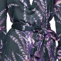 Pre Owned  بلوزة جاست كافاللي حرير مطبوع ريش بنفسجي مزين ربطة عنق مقاس وسط - ميديوم
