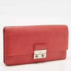 مملوكة مسبقًا Kate Spade Coral Red Grained Leather Clutch