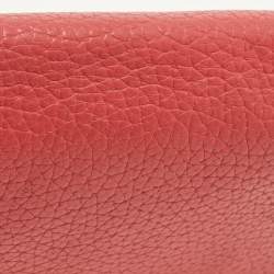 مملوكة مسبقًا Kate Spade Coral Red Grained Leather Clutch
