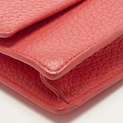 مملوكة مسبقًا Kate Spade Coral Red Grained Leather Clutch