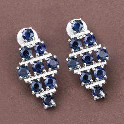 مملوكة مسبقًا أقراط عنقودية بوزن 6.41 قيراط من الياقوت الأزرق بالذهب الأبيض عيار 14