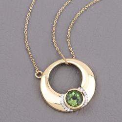 مملوكة مسبقًا 1.96 cts Peridot and Diamond 14K Yellow Gold Circle Necklace
