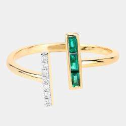 Pre Owned خاتم بار بتصميم بايباس من زمرد وماس وزن 0.18 قيراط من الذهب الأصفر عيار 14 بحجم 7 US