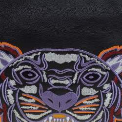 مملوكة مسبقًا Kenzo Black Leather Tiger Embroidered Zipper Clutch