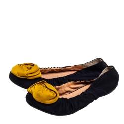 Pre Owned Lanvin Black/Yellow Satin Rose Applique Embellished Scrunch Ballet Flats Size 38
