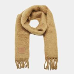 مملوكة مسبقًا لووي وشاح بني بشرابات من قماش موهير مع رقعة أناغرام