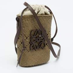 مملوكة مسبقًا Loewe Green Raffia and Canvas Anagram Ajouré Bucket Bag