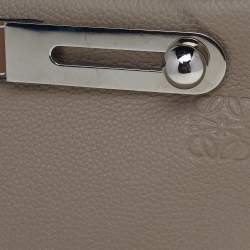 مملوكة مسبقًا حقيبة كتف لويفي ميسي جلد بني/بيج صغيرة