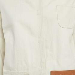 مملوكة مسبقًا جاكيت لويفي دنيم بلون الكريمي بزخرفات جلدية للأعمال مقاس صغير (إكس سمول)