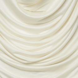 Pre Owned بلوزة لويفي كريمية بياقة متدلية وسلسلة بتصميم درابيه مقاس متوسط - ميديم