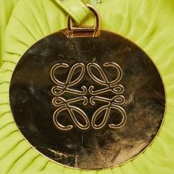 مملوكة مسبقًا Loewe Lime Green Pleated Leather Bracelet Pouch Bag