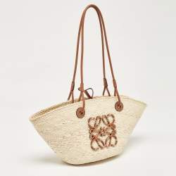 مملوكة مسبقًا Loewe Cream/Brown Woven Raffi and Leather Small Anagram Basket Bag