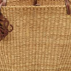 مملوكة مسبقًا Loewe Natural/Tan Woven Raffia Shell Basket Bag