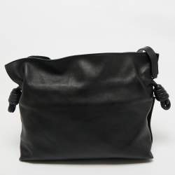 مملوكة مسبقًا حقيبة كلاتش لويفي فلامنكو جلد سوداء متوسطة الحجم