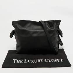 مملوكة مسبقًا حقيبة كلاتش لويفي فلامنكو جلد سوداء متوسطة الحجم