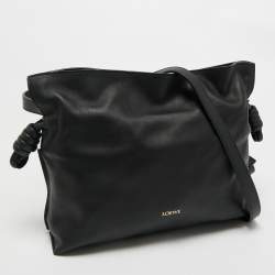 مملوكة مسبقًا حقيبة كلاتش لويفي فلامنكو جلد سوداء متوسطة الحجم